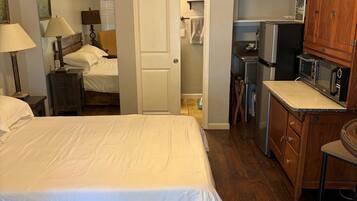 1 chambre, fer et planche à repasser, Wi-Fi gratuit, draps fournis