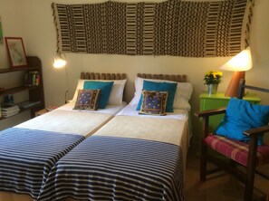 2 Schlafzimmer, Schreibtisch, Bügeleisen/Bügelbrett, Reisekinderbett