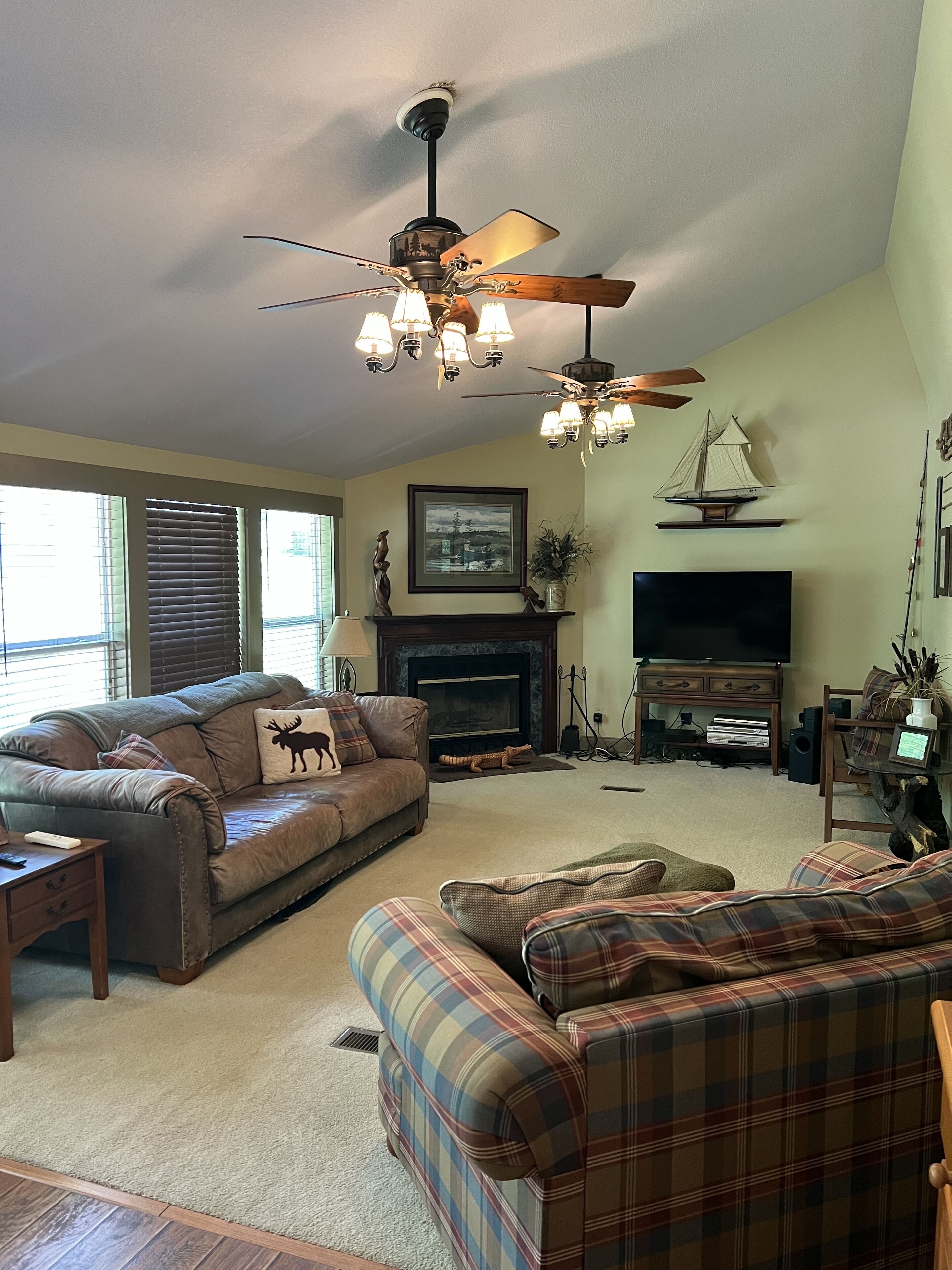 Lakefront Lodge: Private Dock, Fisherman's Paradise with Comforts of Home