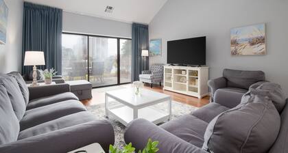 Spacious villa includes golf cart, 2 bedrooms on 1st floor, pet friendly!