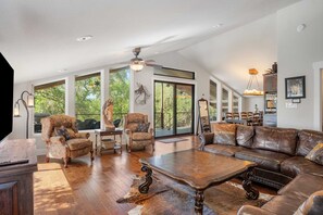 Televisio, takka, DVD-soitin