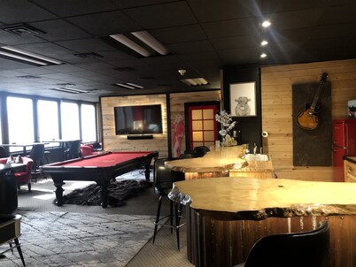 The Red Room - MISSOULA’S PREMIERE DOWNTOWN PRIVATE RENTAL & VACATION CONDO 