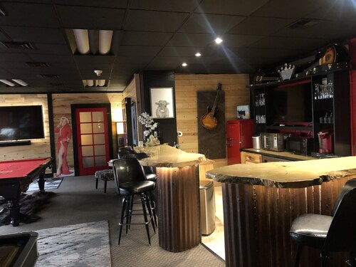 Der rote Raum - Missoulas Premiere Downtown Private Rental & Lounge