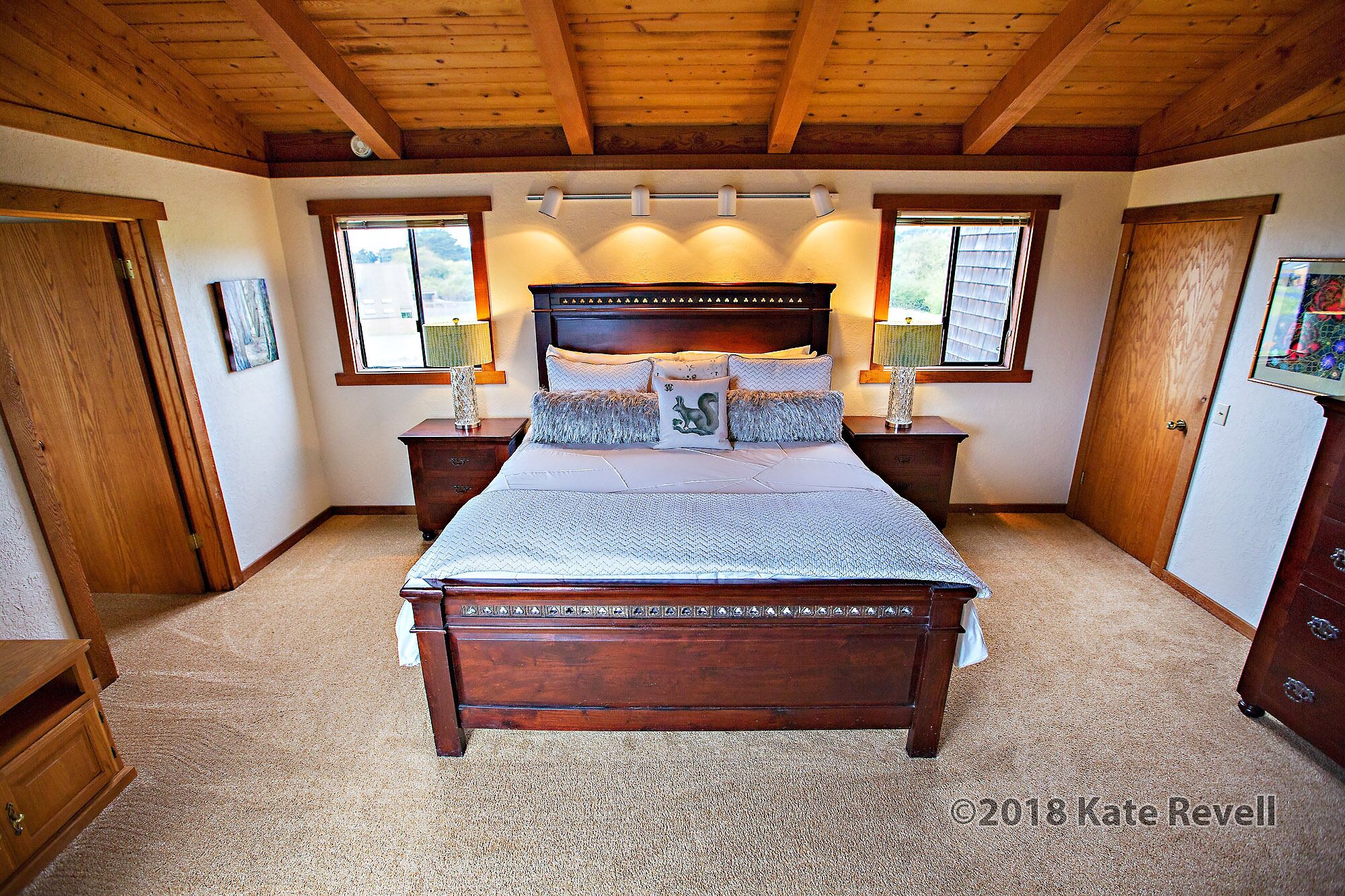 Pipers Reach! Ocean view home, Steps to Shell beach and... dog friendly.