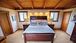 3 bedrooms, desk, travel cot, free WiFi