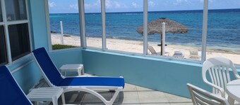 Beautiful Ocean Front Sea Lodge in Cayman Kai