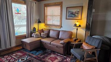 电视、DVD 播放器、书、影片库