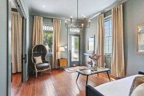 5 bedrooms, desk, iron/ironing board, free WiFi