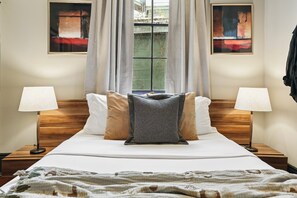 5 bedrooms, desk, iron/ironing board, free WiFi - Designer Home on Magazine | Pool and Spa (New Orleans)