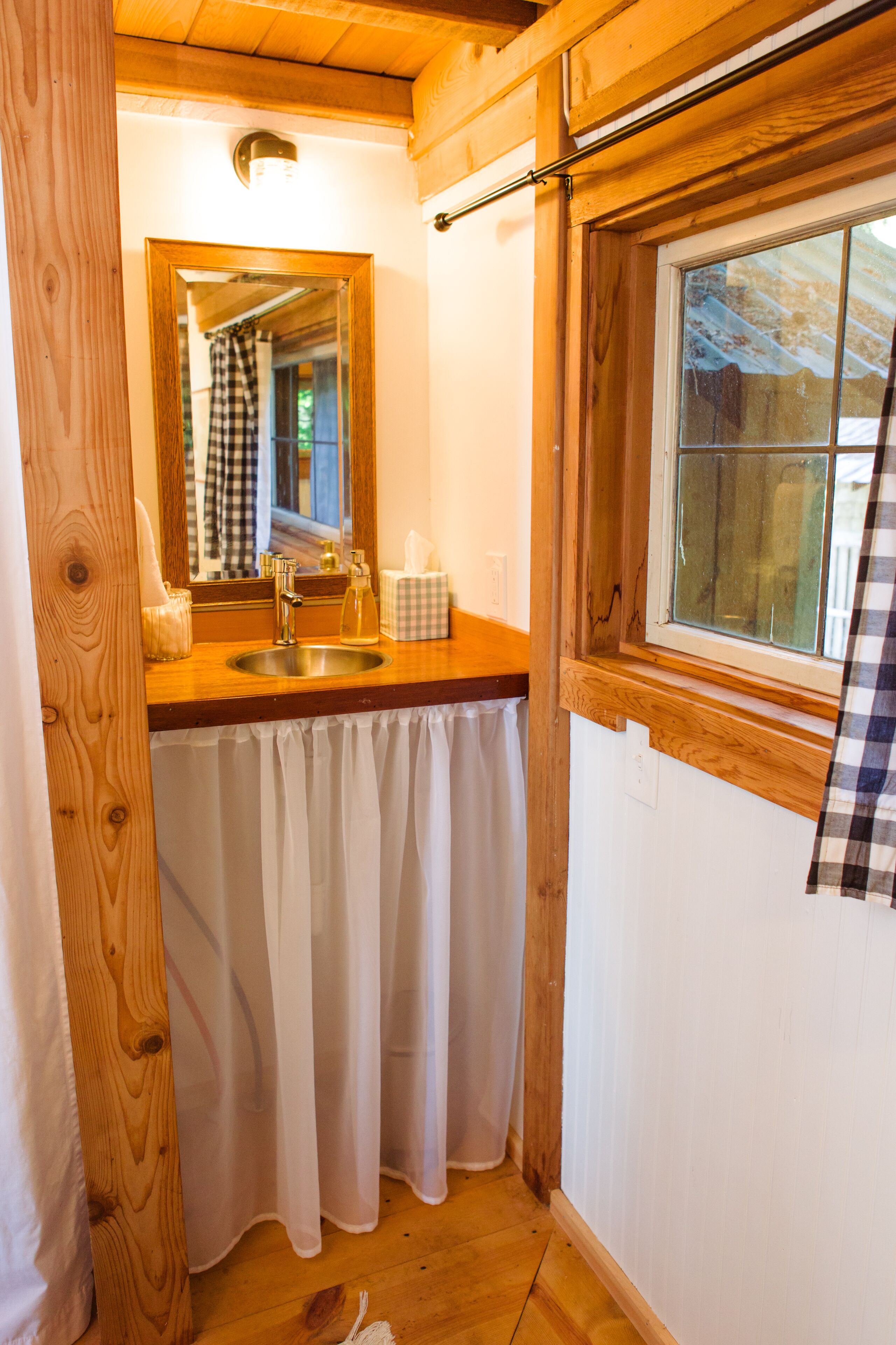 Beachfront Treehouse in the Heart of Puget Sound