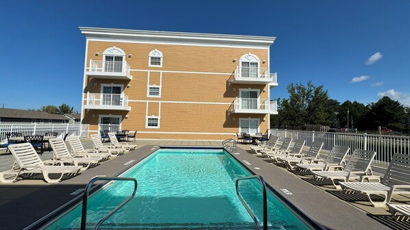 Alberca techada y alberca climatizada