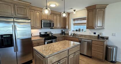 Perfect Location Condo Pools Walk to all Beach 1.5 blk