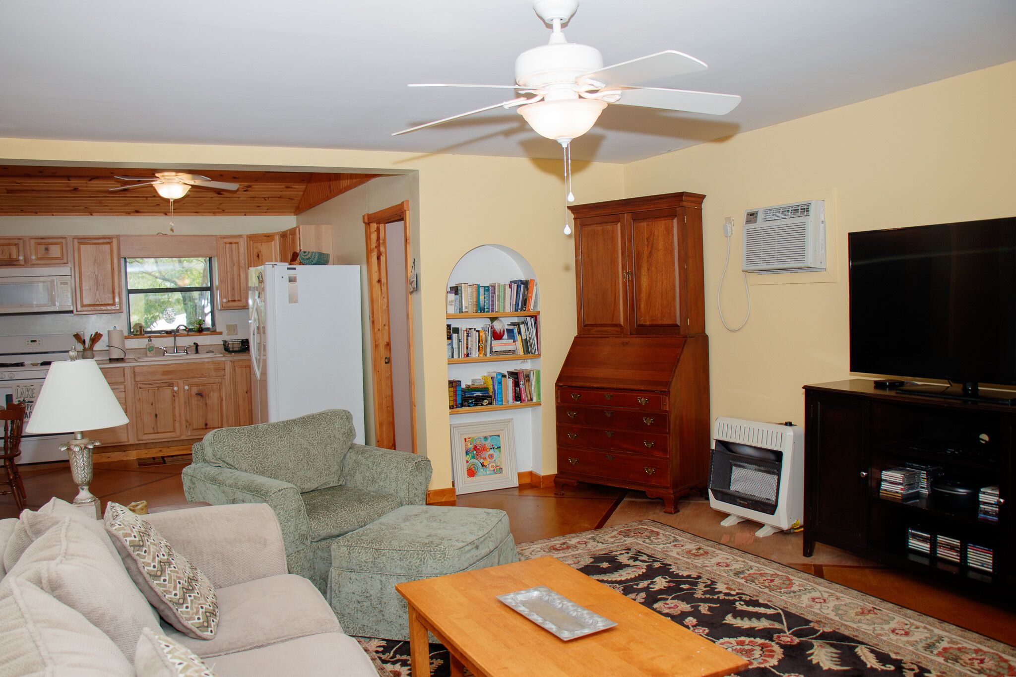 Fall on the Lake: Beautiful views, Pet-Friendly, 1 mile to boat ramp!