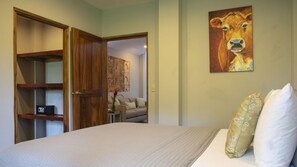 6 bedrooms, in-room safe, iron/ironing board, free WiFi - Spacious Fully Air-Conditioned Contemporary Villa Private Pool & Game Room (Manuel Antonio)