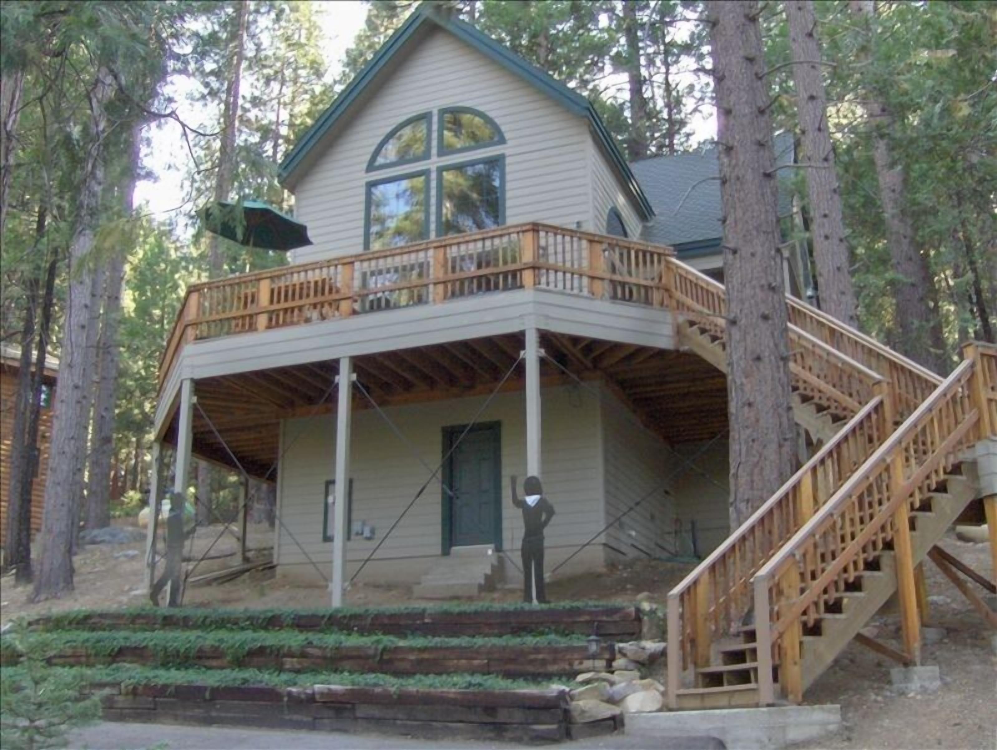 Air Conditioning, Generator & 3 King-Size beds + 1 Queen