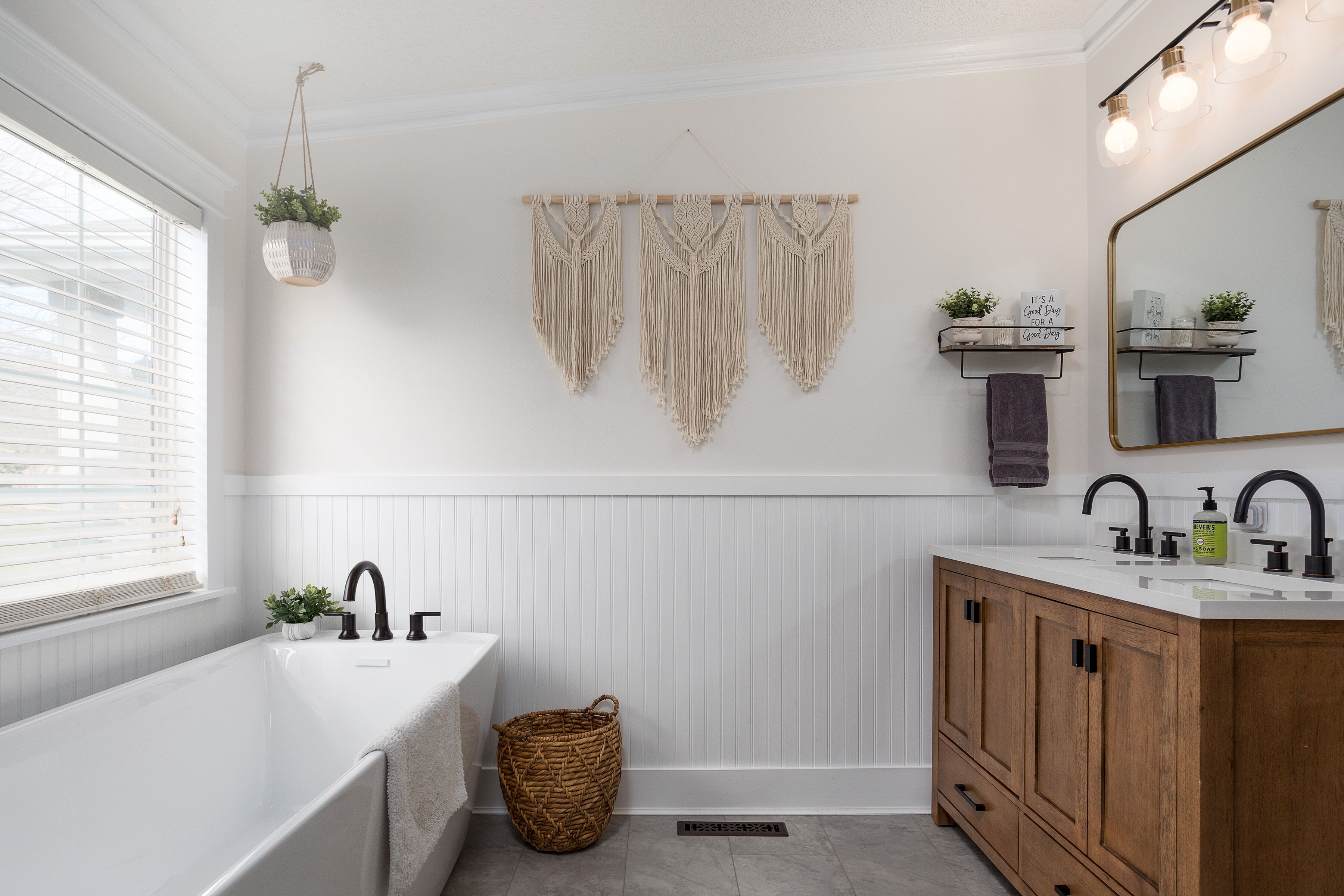 West AVL Family Funhouse • HUGE playground • Views • 5mi to AVL • Private Office