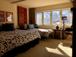 4 Schlafzimmer, Schreibtisch, Bügeleisen/Bügelbrett, Reisekinderbett