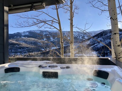 Killer Views -&- Highest Reviews -&- Great Value -&- 6 Min to Ski hill