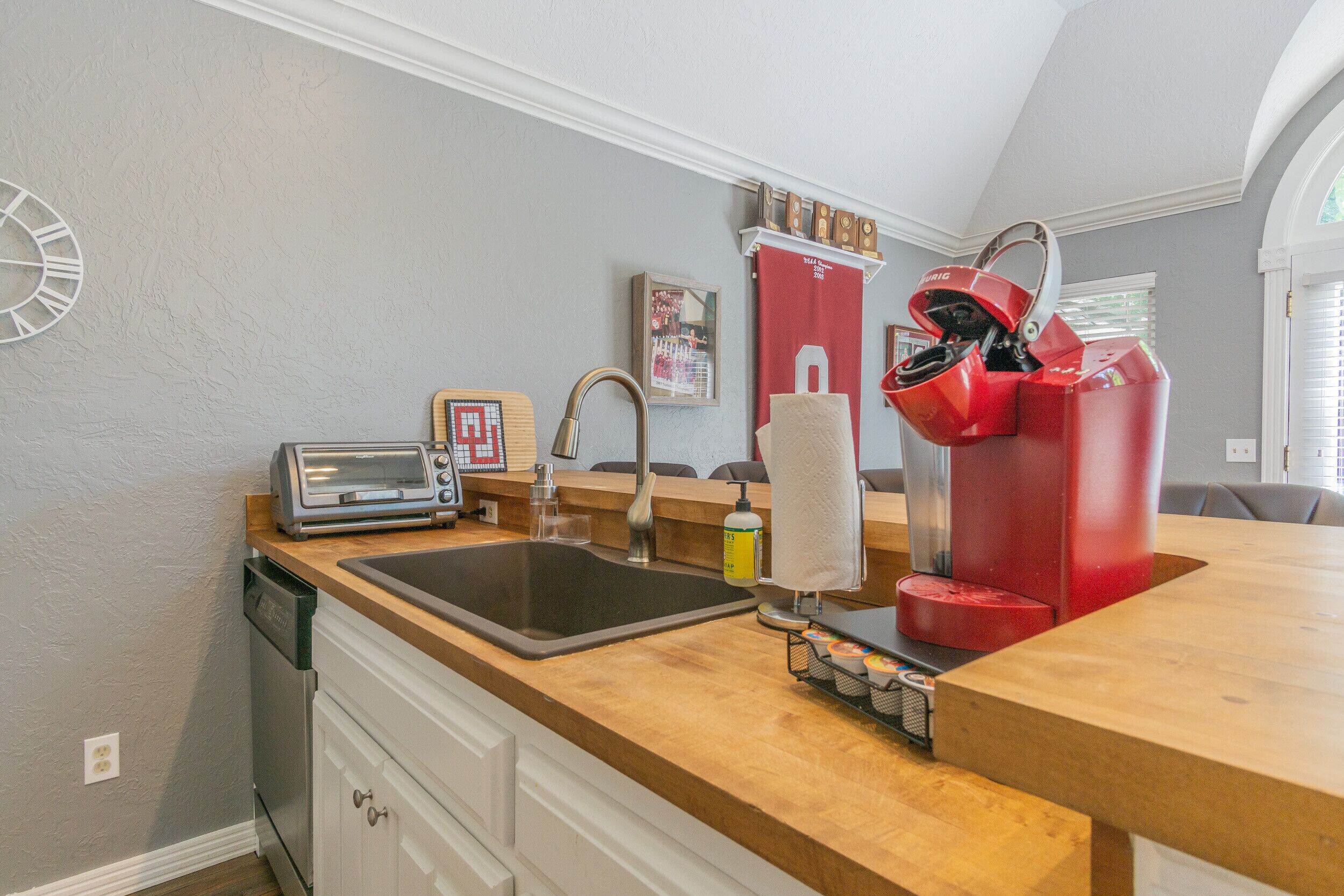 GUEST HOUSE 1.5 miles to OU CAMPUS