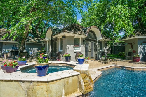 GUEST HOUSE 1.5 miles to OU CAMPUS