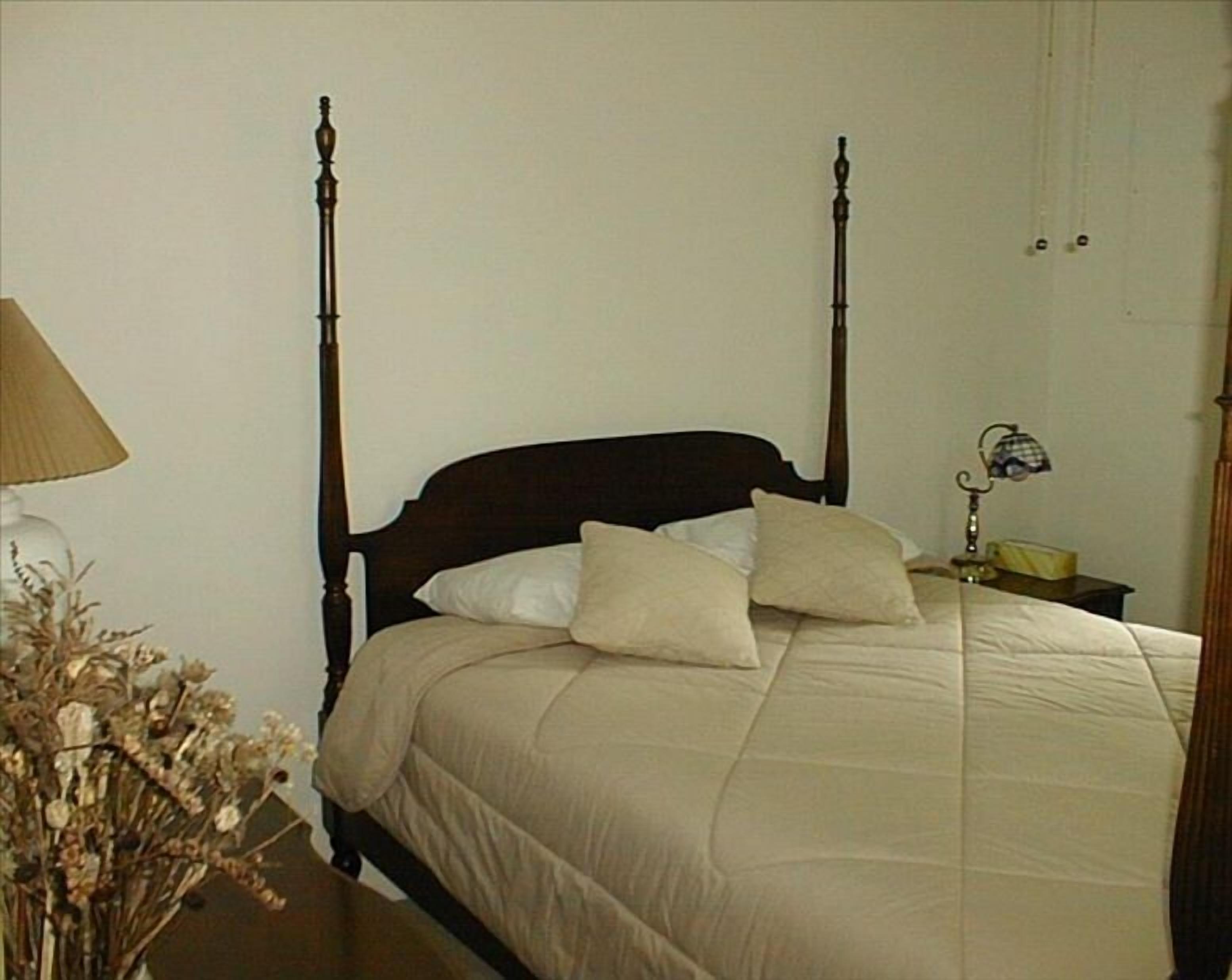 Cozy Romantic Cabin with Fantastic Views of the Blue Ridge