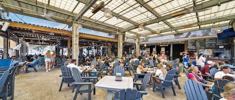 屋外ダイニングエリア