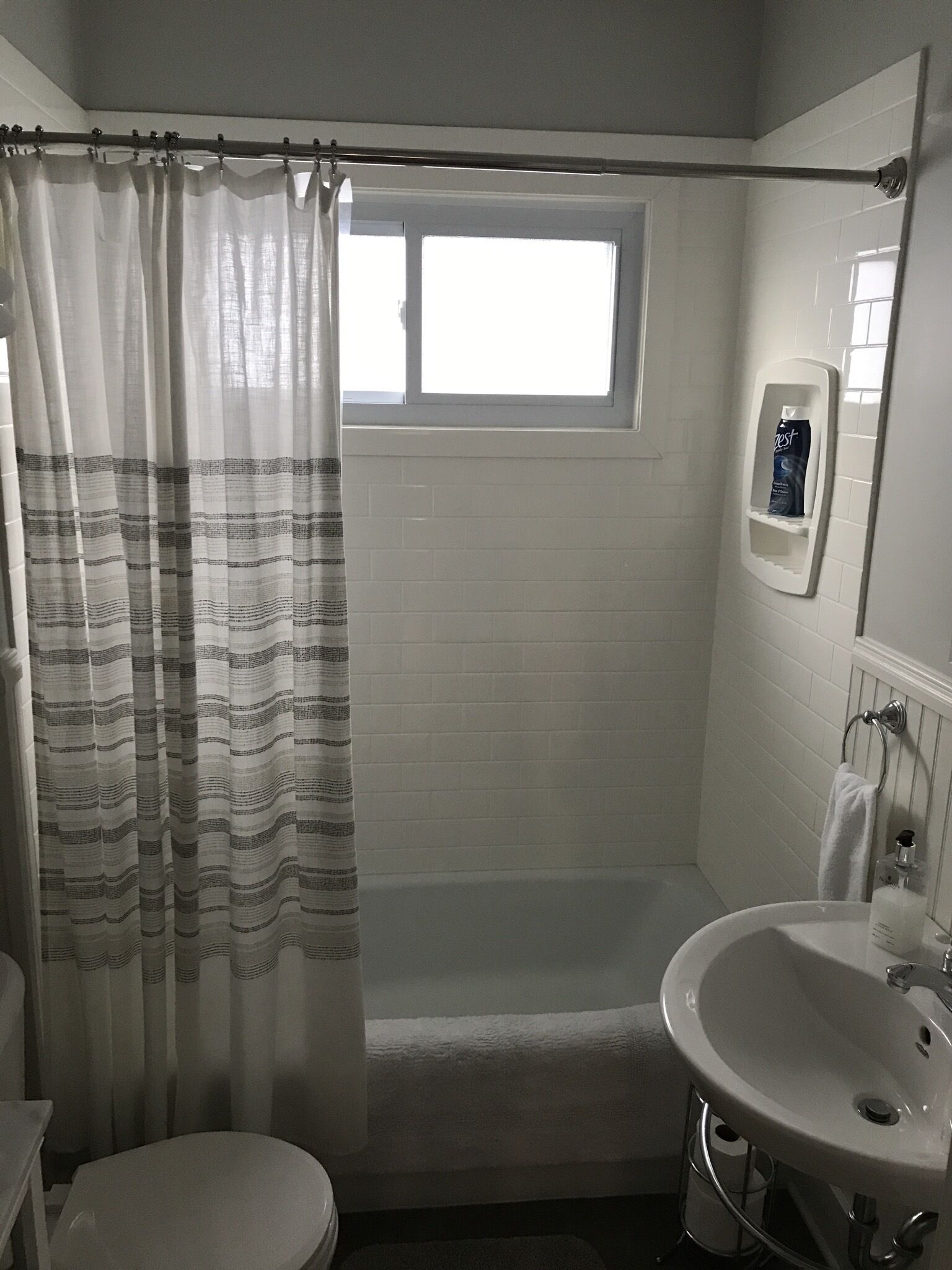 Charming Bungalow Superior Street, Only 2 Blocks To Beach & Town