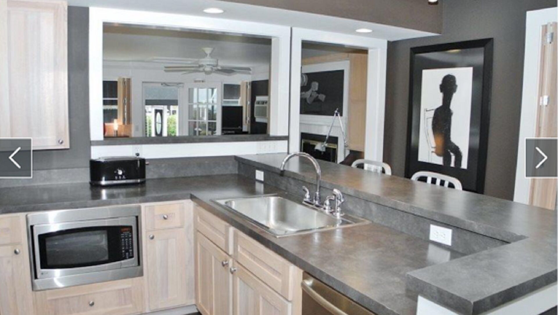 White Fence Main House and Carriage House Suite  - Exquisite Private Waterfront!