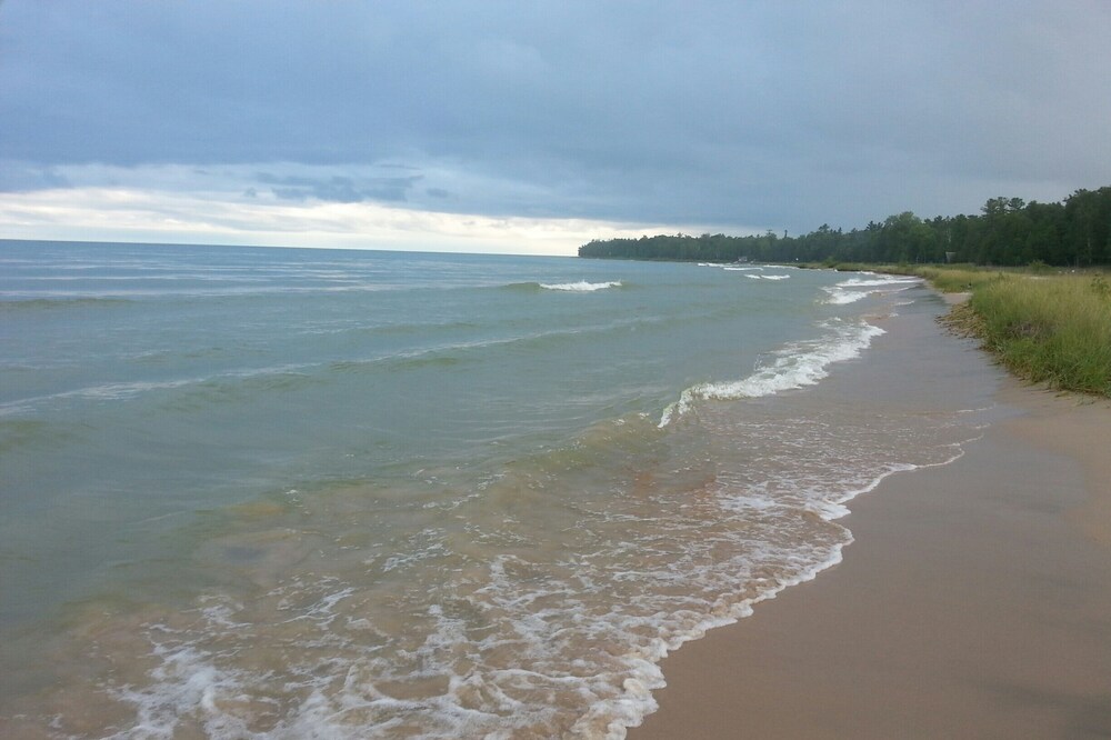 Merry Breeze 4 Cottage~Romantic Getaway With 212 Ft Of Sandy Lake Michigan Beach