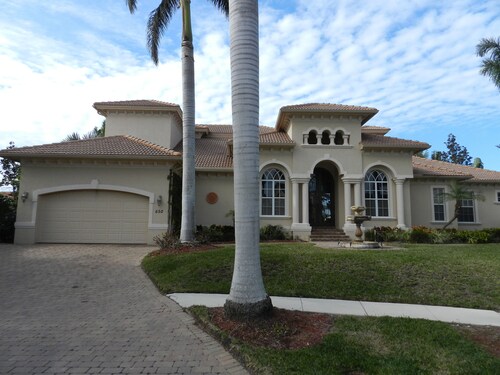 Luxury, 5 Bdrm, 6 Bath, Walk To Tigertail Beach, Pool/Hot Tub,