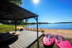 Property grounds - Wine Down: Your Southern-Style Waterfront Getaway on Lake Anna's Private Side (bumpass)