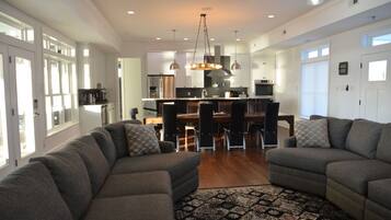 Smart-TV, Videospiele, DVD-Player, Bücher