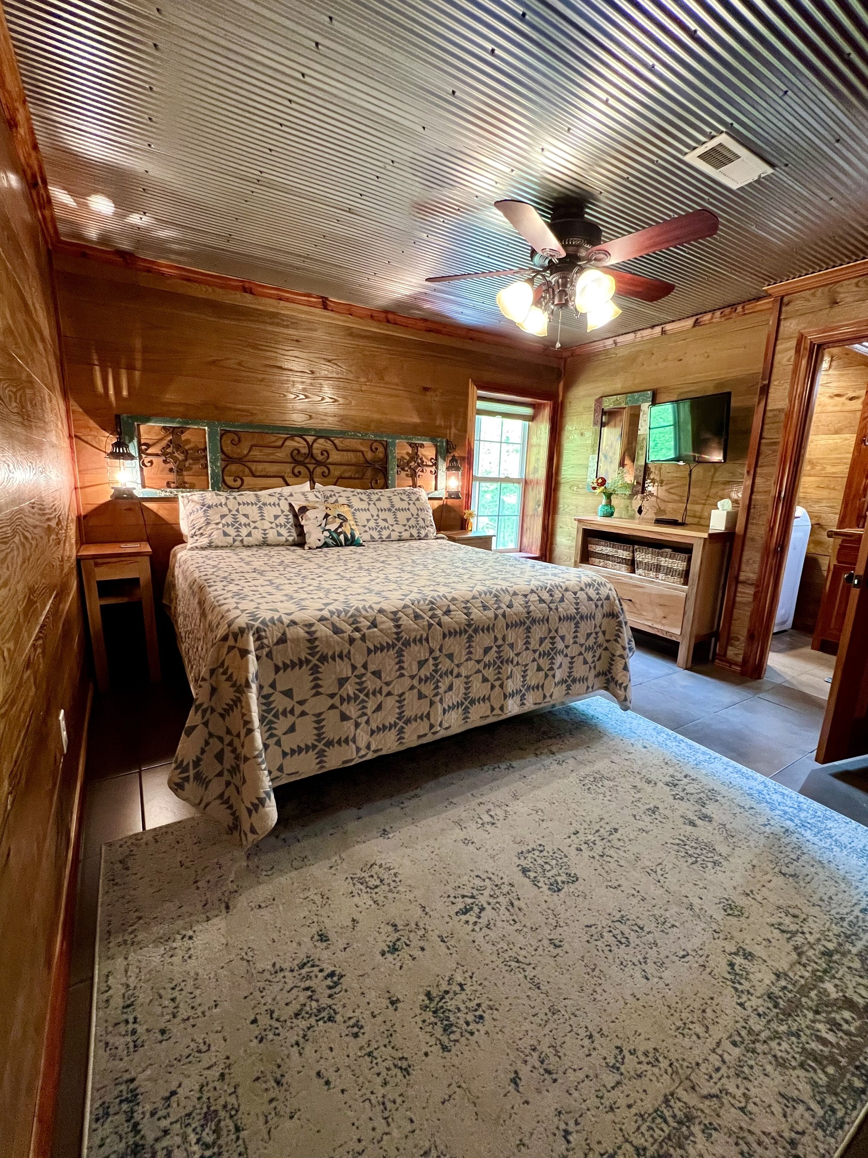  3 miles to Jack Daniels Distillery, 5 miles to Lost Creek Boat ramp