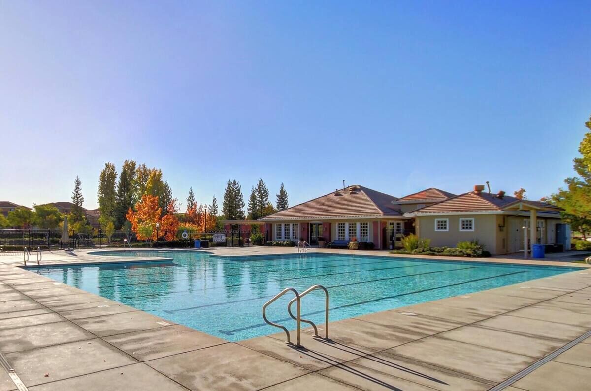 WIND HOUSE Luxury Next to Downtown OldTown Airport SleepTrain Arena Pool Sauna