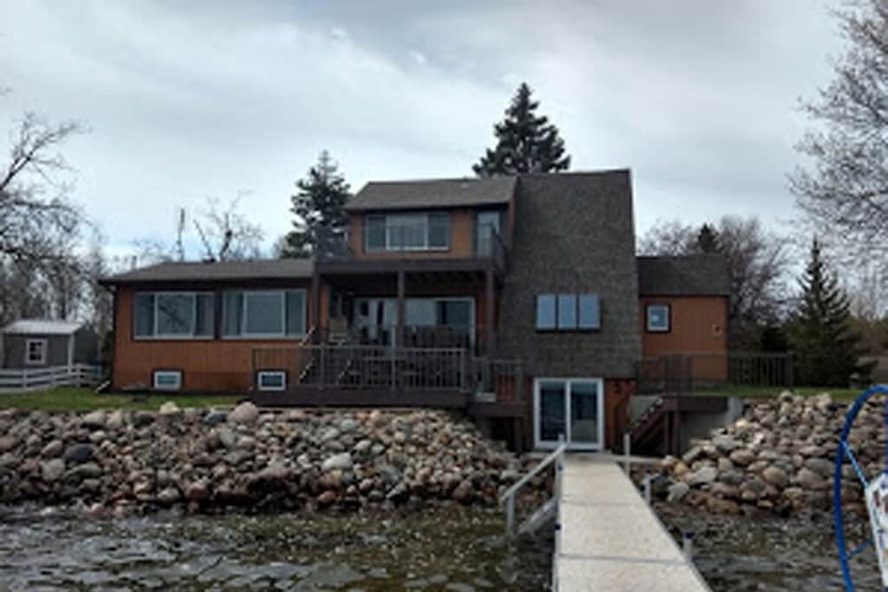 Vacation on one of Alexandria's Beautiful Chain of Lakes