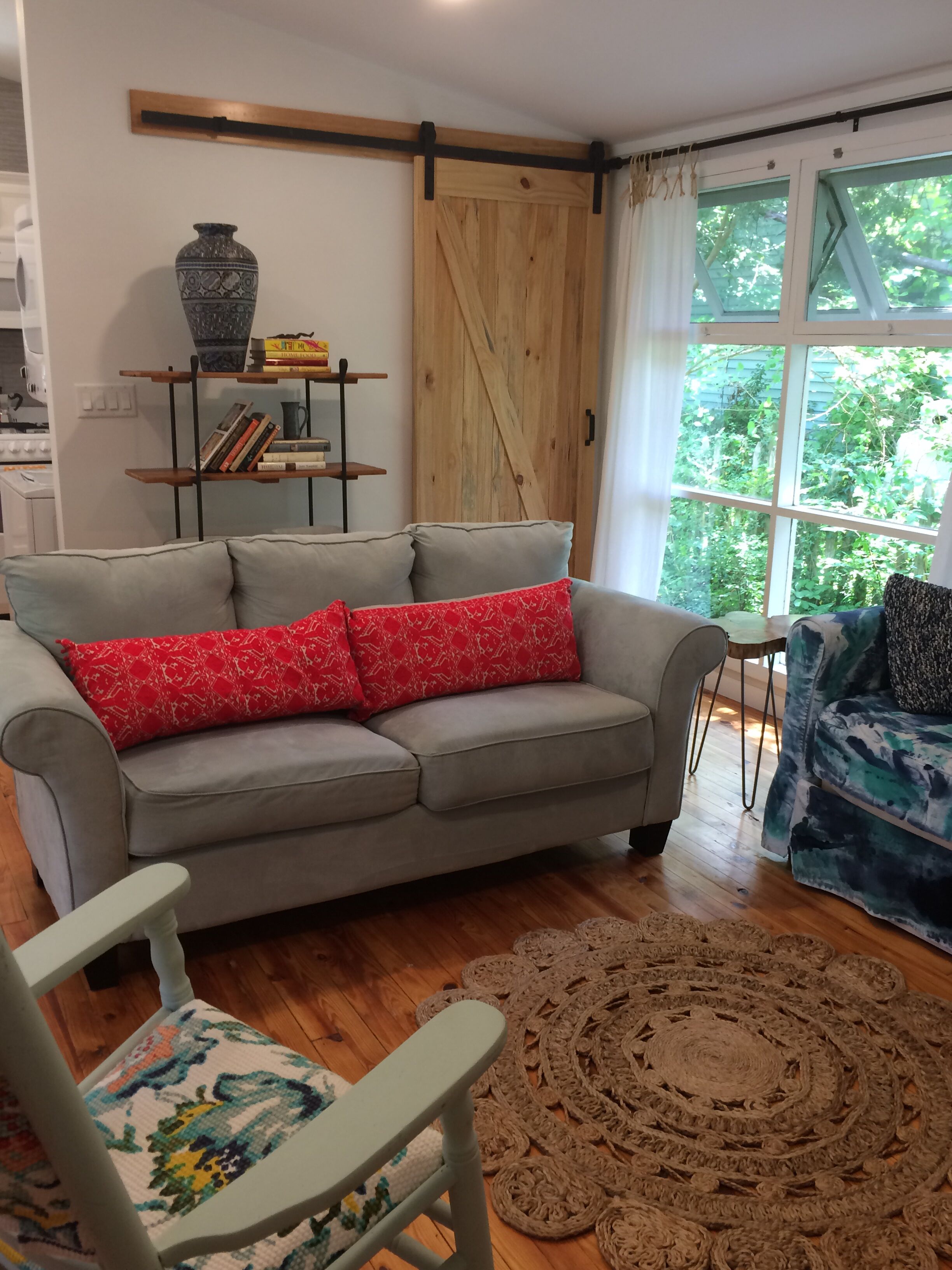 Natural Beach Beauty! Newly renovated mid-century modern,dog-friendly.