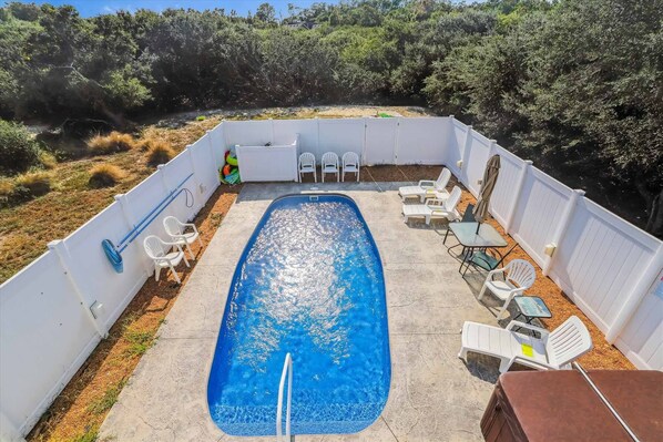 A heated pool - 4704- Shell Yeah,  Private Heated Pool, Hot Tub, Direct Beach Access, and Game Room (Southern Shores)