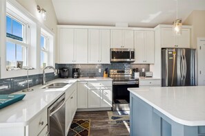 Fridge, microwave, oven, stovetop - 4704- Shell Yeah,  Private Heated Pool, Hot Tub, Direct Beach Access, and Game Room (Southern Shores)