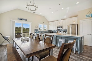 Dining - 4704- Shell Yeah,  4BR Oceanside Gem: Pool, Hot Tub & Foosball (Southern Shores)