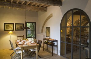 Dining - FABULOUS 4BD HOME IN CAPALBIO W/ PRIVATE POOL & GARDEN, MINUTES TO THE BEACH! (capalbio)