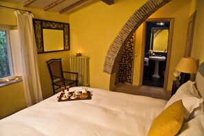 4 chambres, fer et planche à repasser, accès au Wi-Fi (inclus)