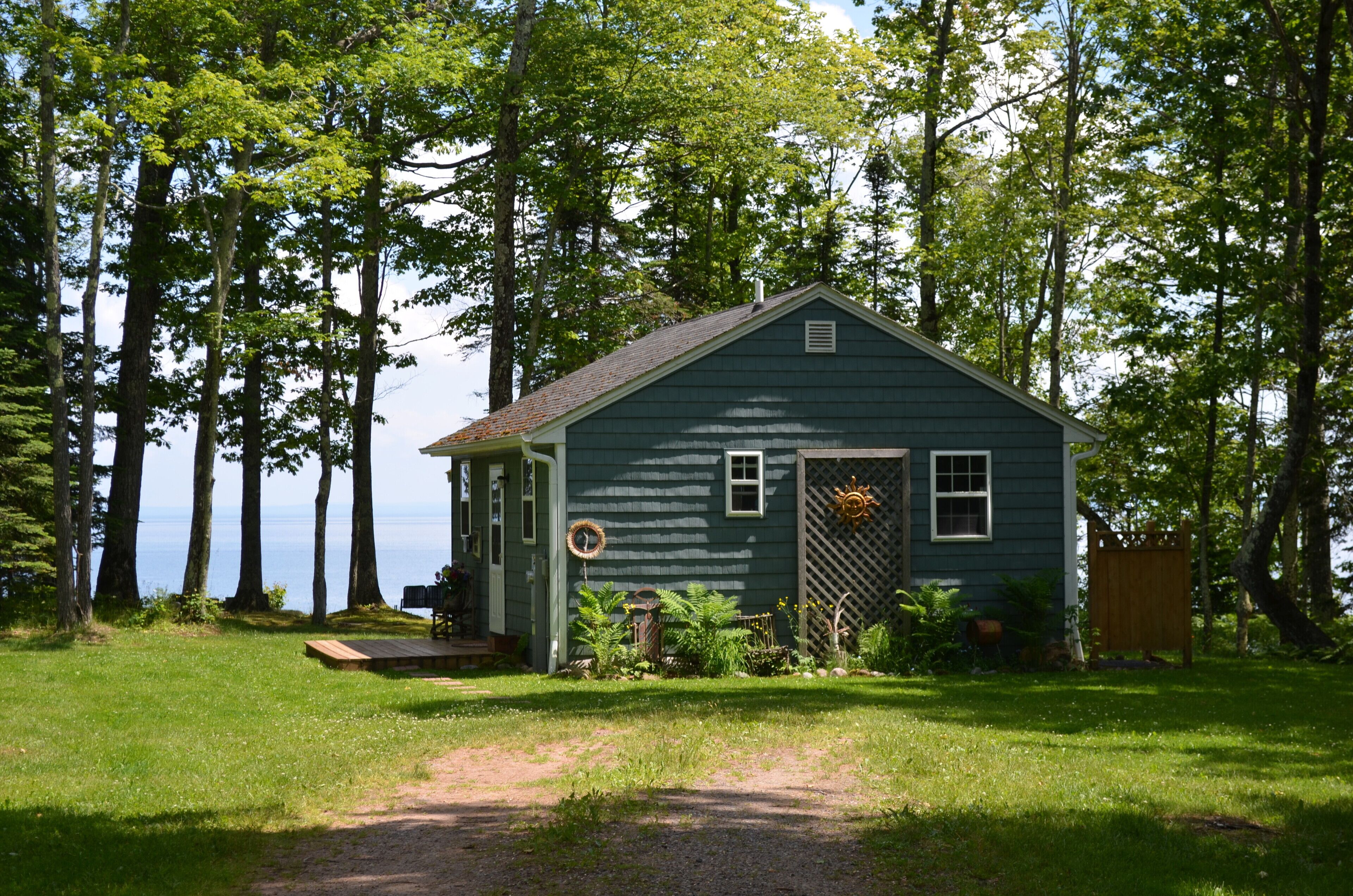 Cozy Cabin with Majestic View, Close to Town 