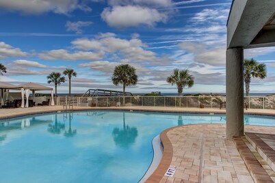 Pet Friendly | Oceanfront Sailmaker Townhome | Updated Kitchen | Purchasable Summer Beach Club Access