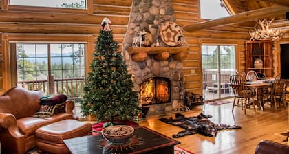 Luxury Log Home On 7+ Acres Destacados en Log Home Digest. Capacidad para 10 w / bañera de hidromasaje,