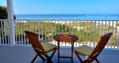 Beachfront Condo With Panoramic Views of the Gulf Plus, Beach Gear, Grill & Wifi