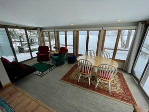 Dining - Sunrise Shores cottage on the beautiful Lake Mitchell (Cadillac)