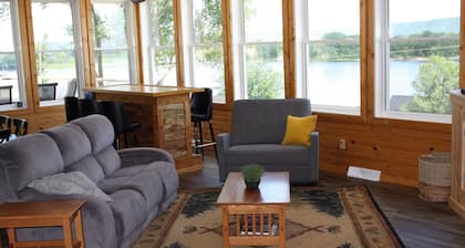 Secluded Home - Views of Mississippi River remote location 15 min from La Crosse