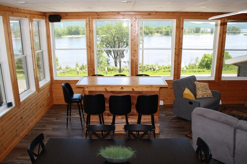 Secluded Home - Views of Mississippi River remote location 15 min from La Crosse
