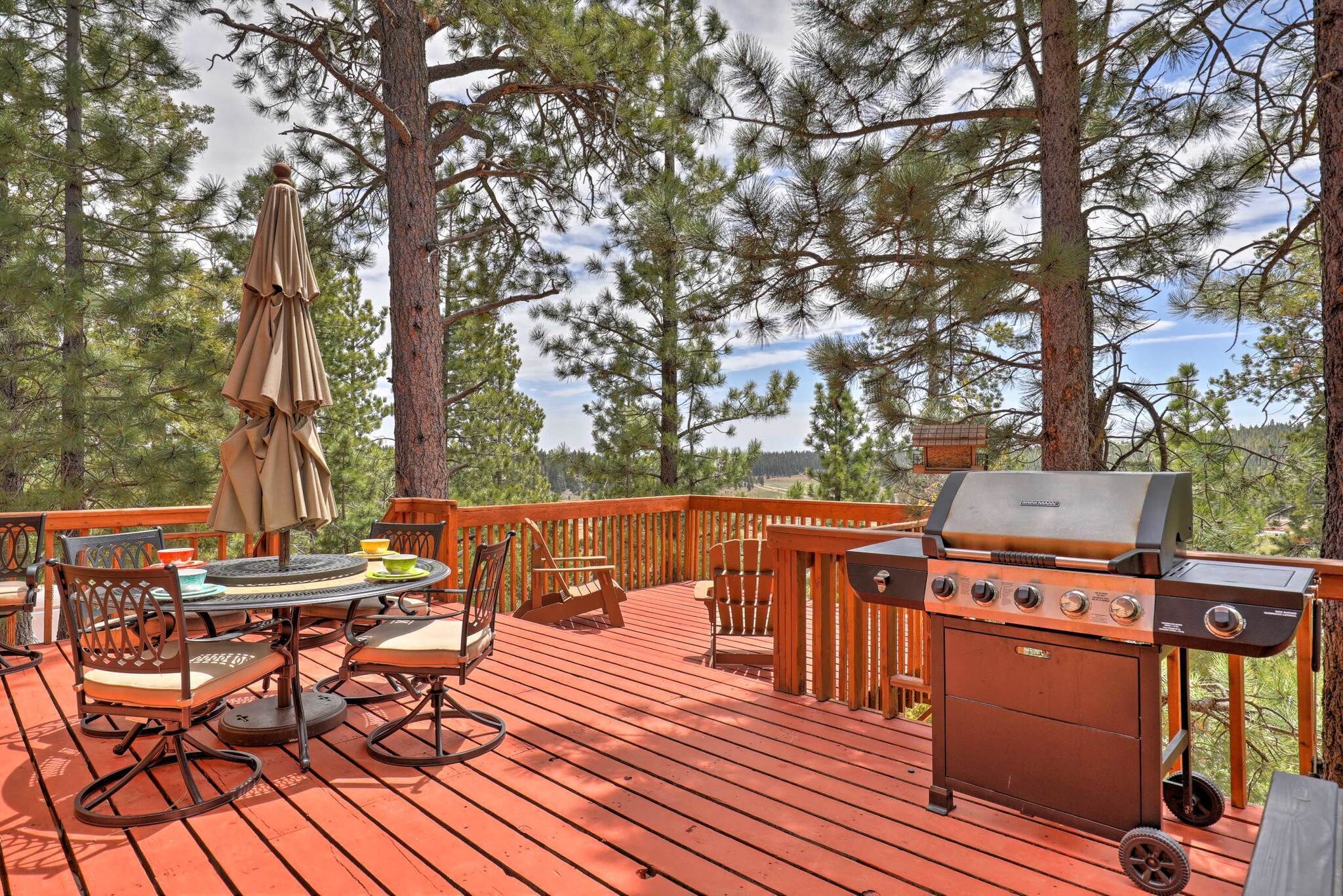 Quiet, private DUCK CREEK cabin near Zion & Bryce Parks on quiet DEAD END LANE