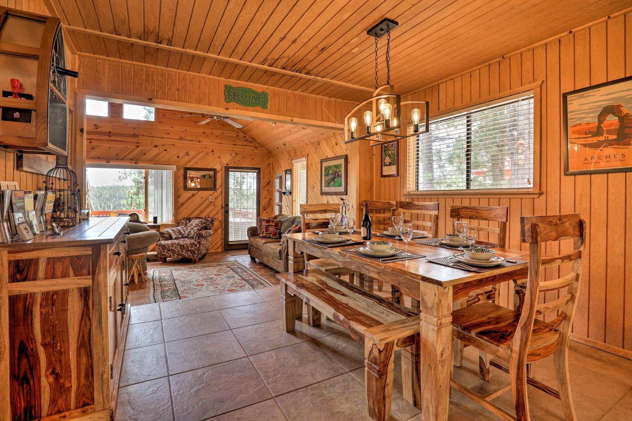 Quiet, private DUCK CREEK cabin near Zion & Bryce Parks on quiet DEAD END LANE
